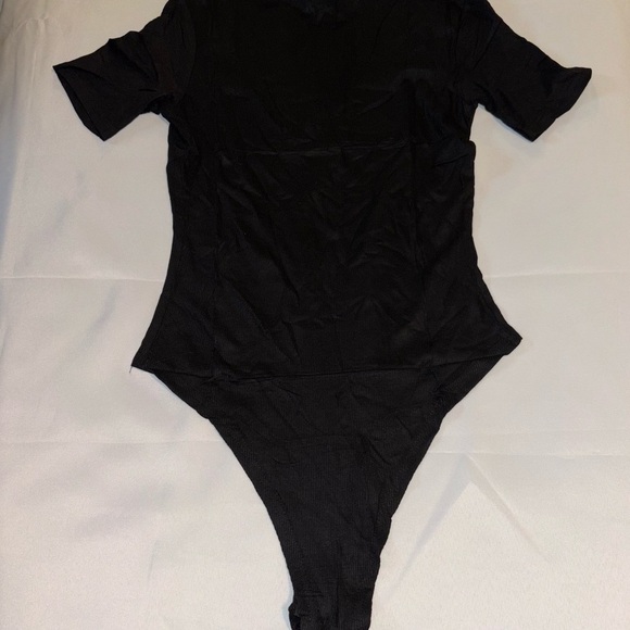 TownCat Women's Deep Scoop Slim Fit Sexy Ribbed Bodysuits, Casual Black Bodysuit - Picture 3 of 10